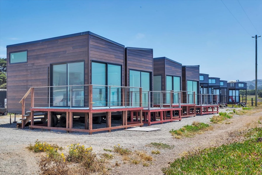 Coastal studio accommodation on the bluff